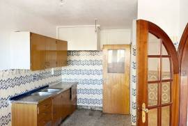 Apartamento T3 em Monte Abraão com Arrecadação