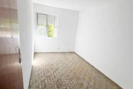 Apartamento T3 em Monte Abraão com Arrecadação