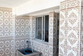 Apartamento T3 em Monte Abraão com Arrecadação