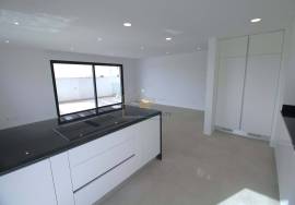 3+1 bedroom villa with garage and swimming pool