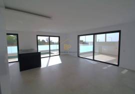 3+1 bedroom villa with garage and swimming pool