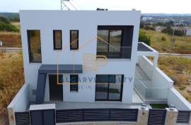 3+1 bedroom villa with garage and swimming pool