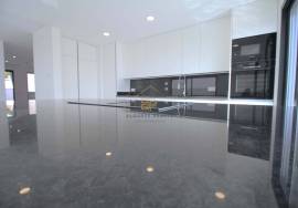 3+1 bedroom villa with garage and swimming pool