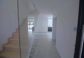 3+1 bedroom villa with garage and swimming pool