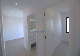 3+1 bedroom villa with garage and swimming pool
