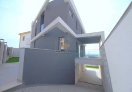 3+1 bedroom villa with garage