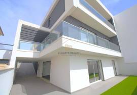 3+1 bedroom villa with garage