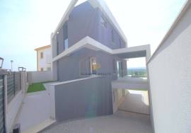 3+1 bedroom villa with garage