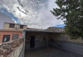 Two-sided house in Calle Soledad