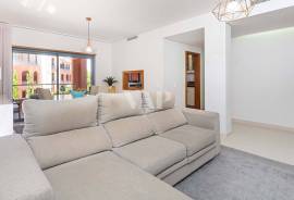 2 bedroom flat for sale in Vilamoura, walking distance to golf courses