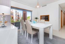 2 bedroom flat for sale in Vilamoura, walking distance to golf courses