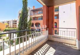 2 bedroom flat for sale in Vilamoura, walking distance to golf courses