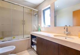 2 bedroom flat for sale in Vilamoura, walking distance to golf courses