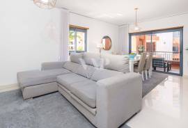 2 bedroom flat for sale in Vilamoura, walking distance to golf courses