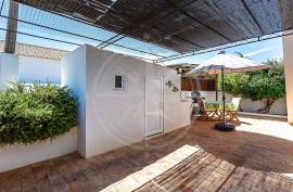 Beautifully appointed, high quality 2 bedroom villa in Tavira countryside