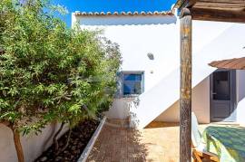 Beautifully appointed, high quality 2 bedroom villa in Tavira countryside