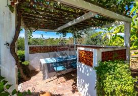 Elegant 4 bedroom Villa with Enchanting Garden and Pool near Tavira