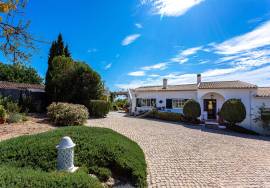Elegant 4 bedroom Villa with Enchanting Garden and Pool near Tavira