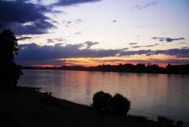 A Romantic riverside cottage on the Danube and one Business building for sale in Komárom