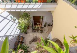 Charming house in the heart of Portimão T1+1 – patio with glass roof, private terrace