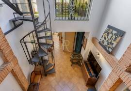 Charming house in the heart of Portimão T1+1 – patio with glass roof, private terrace