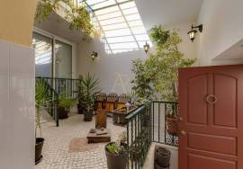 Charming house in the heart of Portimão T1+1 – patio with glass roof, private terrace