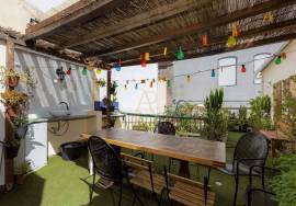 Charming house in the heart of Portimão T1+1 – patio with glass roof, private terrace