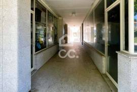Commercial store with 116m2 in Arnoso Santa Eulália