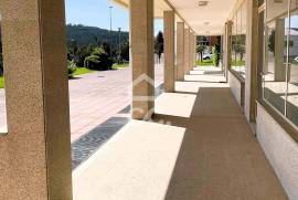 Commercial store with 116m2 in Arnoso Santa Eulália