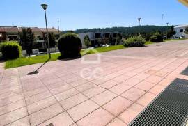 Commercial store with 116m2 in Arnoso Santa Eulália