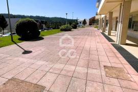 Commercial store with 116m2 in Arnoso Santa Eulália