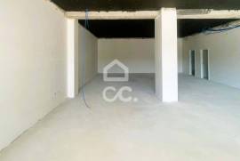 Commercial store with 116m2 in Arnoso Santa Eulália