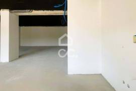 Commercial store with 116m2 in Arnoso Santa Eulália