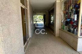 Commercial store with 116m2 in Arnoso Santa Eulália