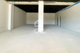 Commercial store with 116m2 in Arnoso Santa Eulália