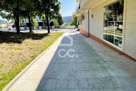 Commercial store with 116m2 in Arnoso Santa Eulália