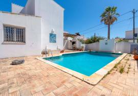 Charming 3-Bedroom Villa with Pool & Sea View | Carvoeiro