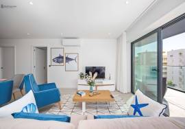 Luxury 2 bedroom apartment with sea view