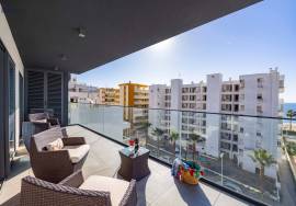 Luxury 2 bedroom apartment with sea view
