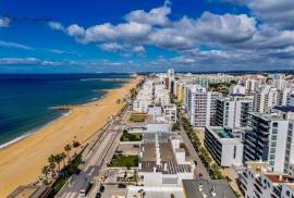 Luxury 2 bedroom apartment with sea view