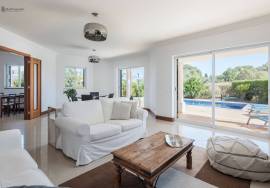 Detached 4 Bedroom Single Story Villa in Albufeira – A Haven of Light, Comfort and Privacy