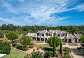 2 Bedroom Apartment in Alvor with Pool and Private Garage