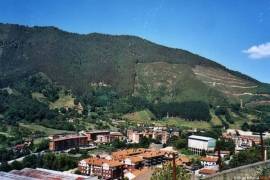 Urban land with excellent location and potential in Alonsotegi, just 10 minutes from Bilbao