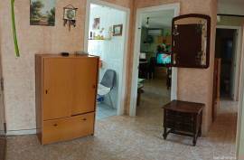 For sale bright exterior apartment with balcony on the top floor.