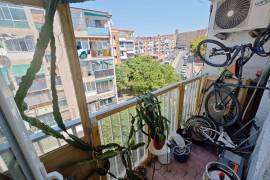 For sale bright exterior apartment with balcony on the top floor.