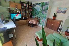 For sale bright exterior apartment with balcony on the top floor.