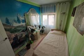 For sale bright exterior apartment with balcony on the top floor.