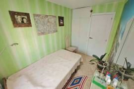 For sale bright exterior apartment with balcony on the top floor.