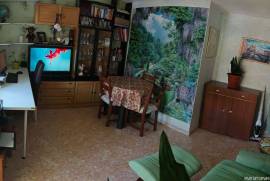 For sale bright exterior apartment with balcony on the top floor.