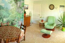 For sale bright exterior apartment with balcony on the top floor.